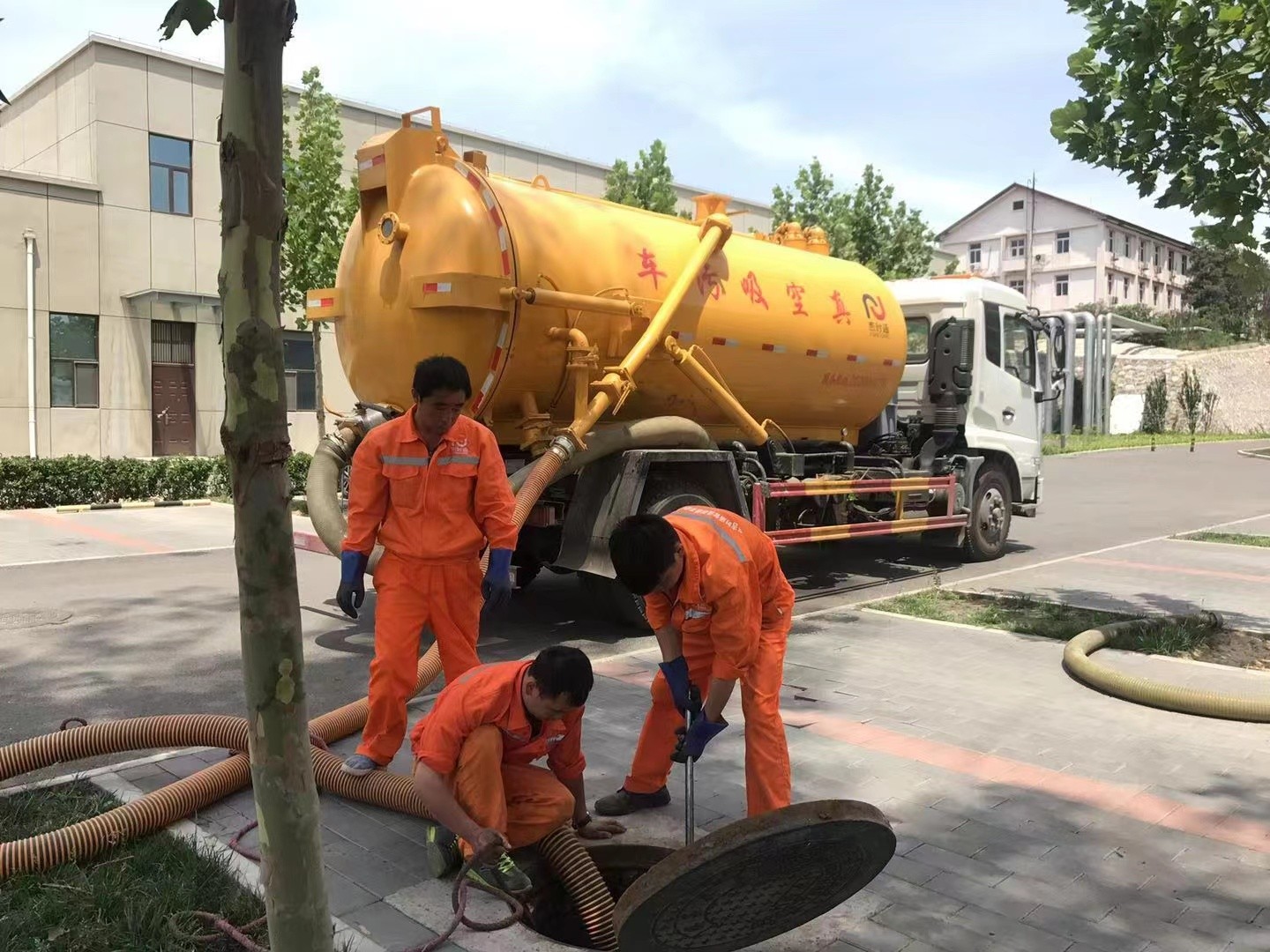 刚察化粪池清理与5-8吨吸粪车施工效率分析